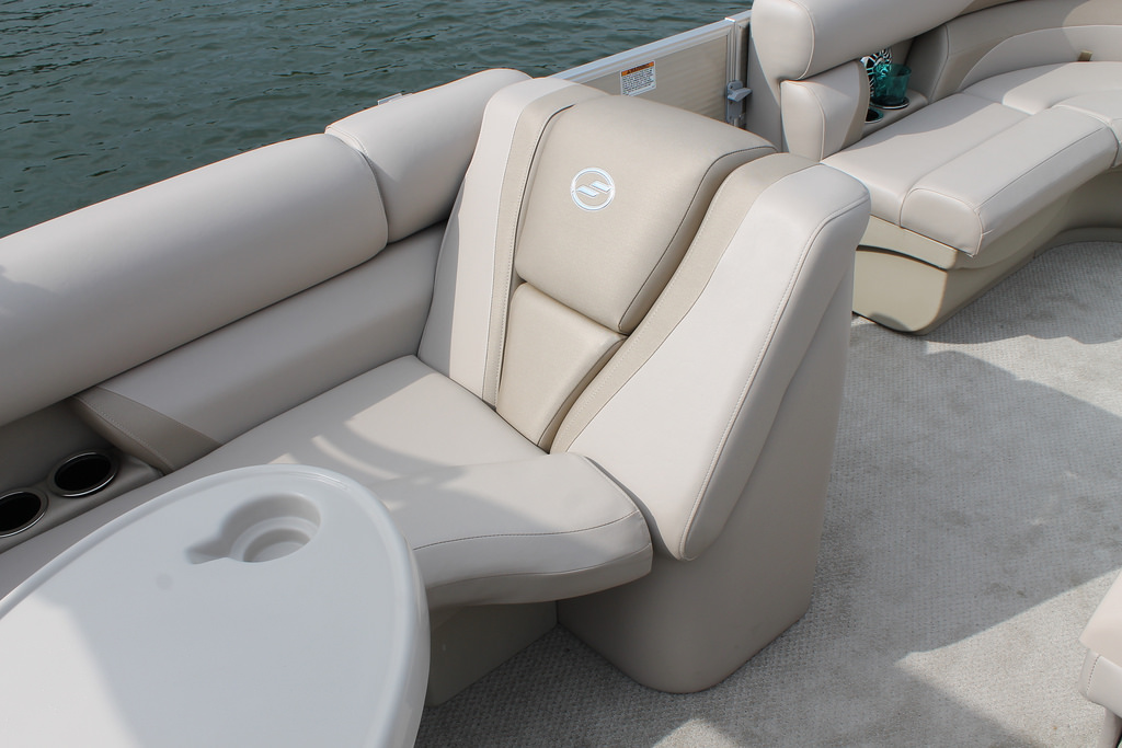2017 Starcraft EX 20c Pontoon Boat - Vinyl Floor - Lounge Seat