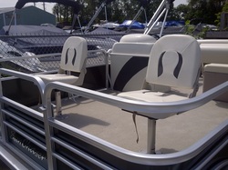 2017 Sunchaser Oasis 818f Pontoon Boat Bow